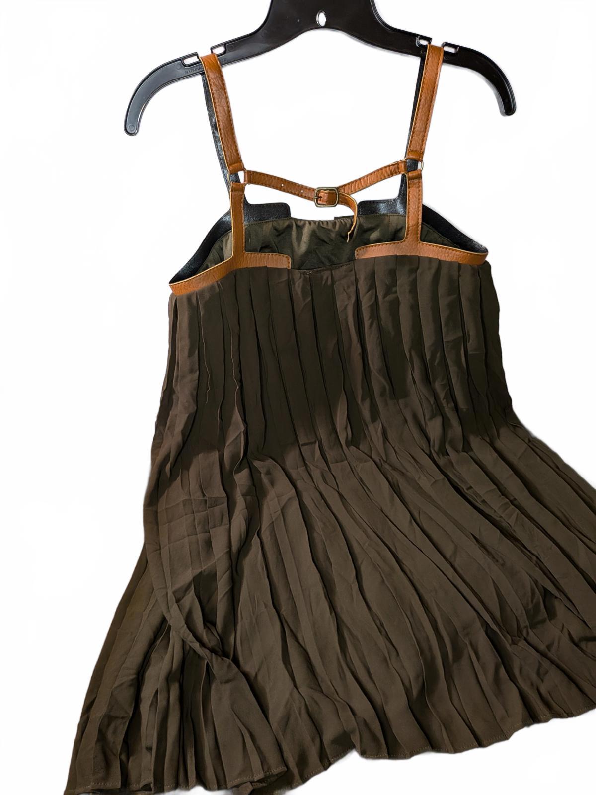 Stylish AKIRA Black Label Pleated Dress in Olive Green