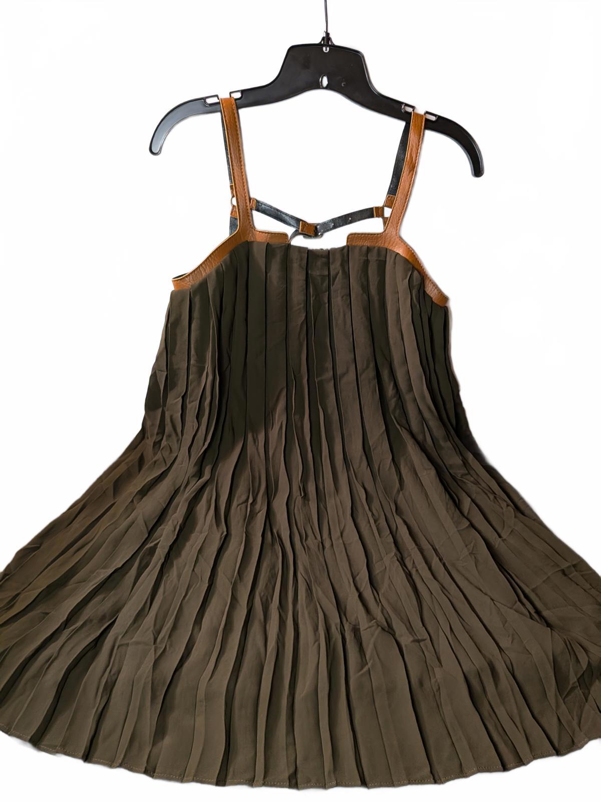 Chic Pleated Sleeveless Dress