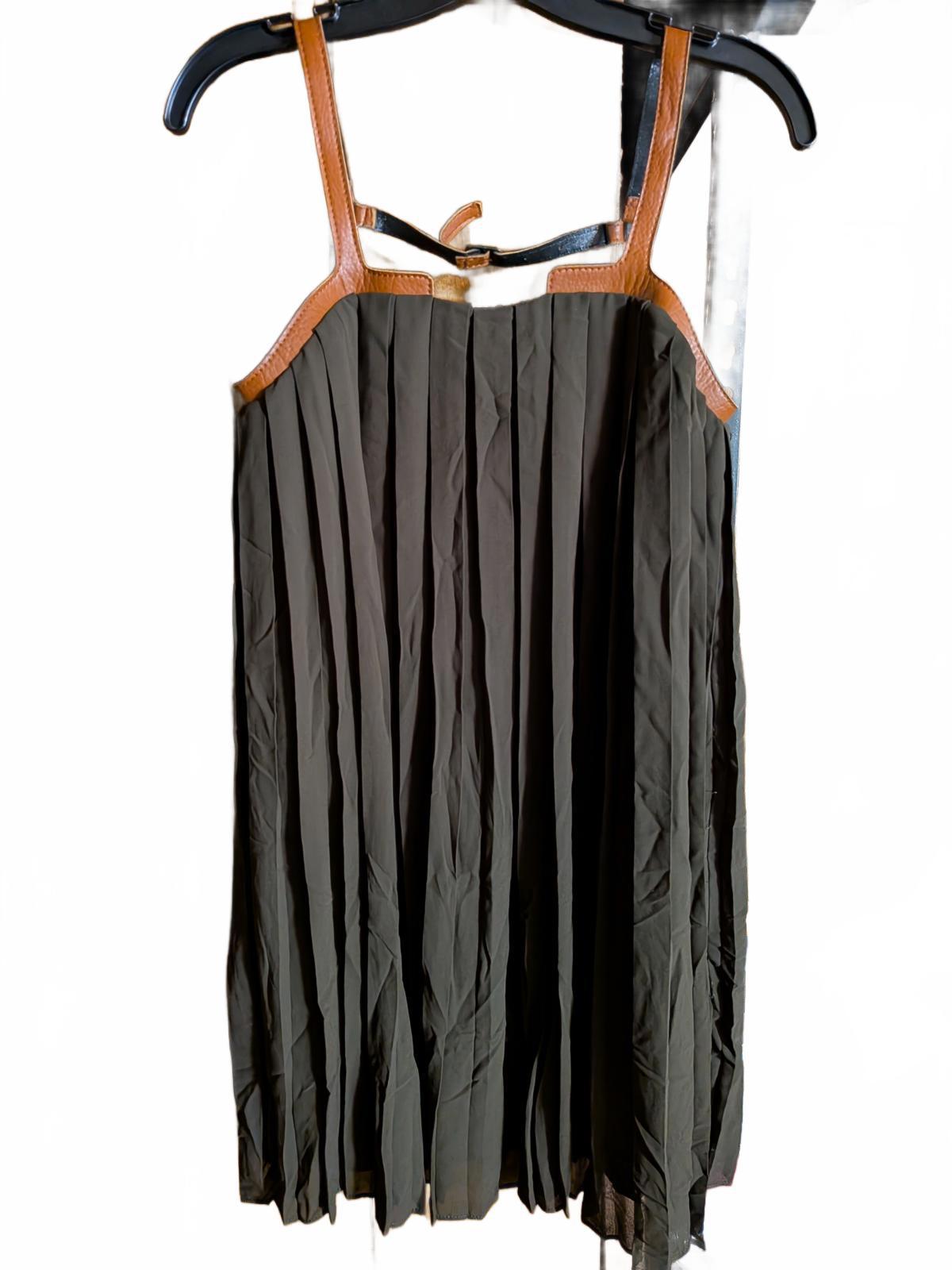 Stylish AKIRA Black Label Pleated Dress in Olive Green